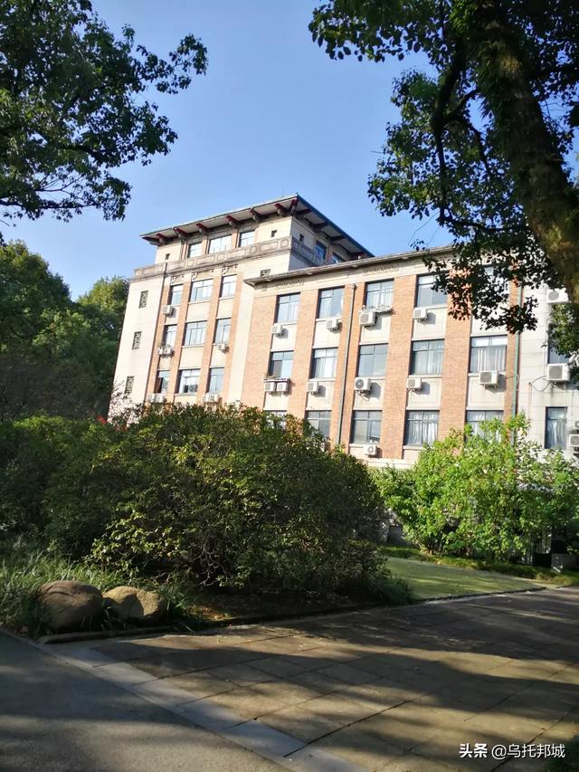 我孩子在上浙江大学,这所大学在国内怎么样?-生活百科