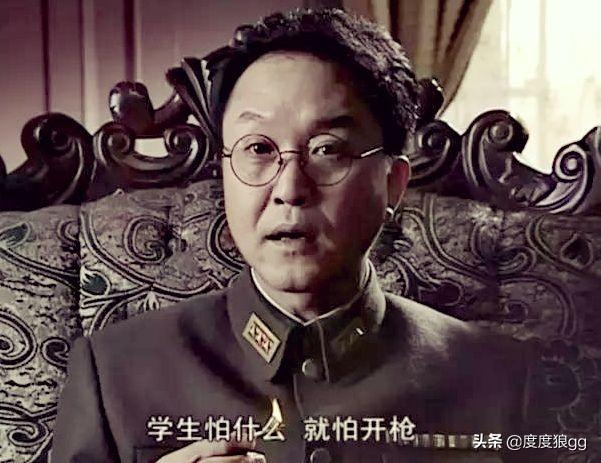 中国超自然现象调查局衣服，军统平时工作穿军装还是中山装，《潜伏》的军统服装是不是错了