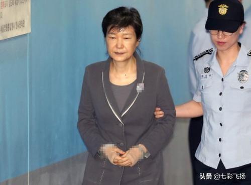 默克尔简历:同样是国家领导人，为什么默克尔和朴槿惠下场截然不同？