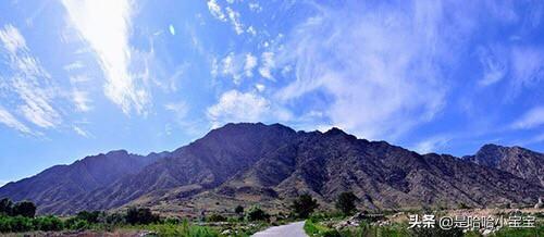 雄伟的反义词，气势宏大雄伟的意思写词语？