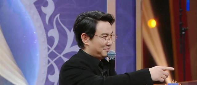杨幂扶沈腾没扶到:沈腾和杨幂事件继续发酵，沈腾是如何回应的？