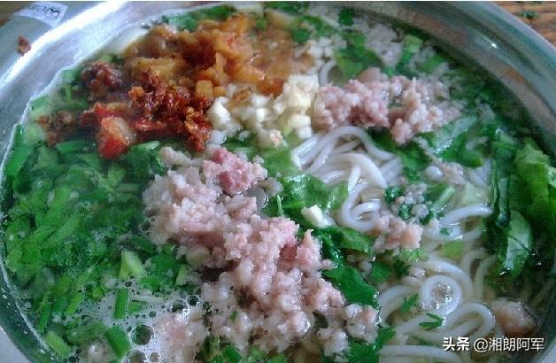 很多人都吃过湖南的臭豆腐,绍兴臭苋菜,那么有没有尝过广西河池的生榨米粉呢？感觉怎么样？