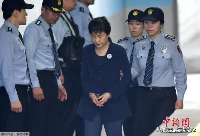 李明博被判17年。韩国总统为什么无一善终？