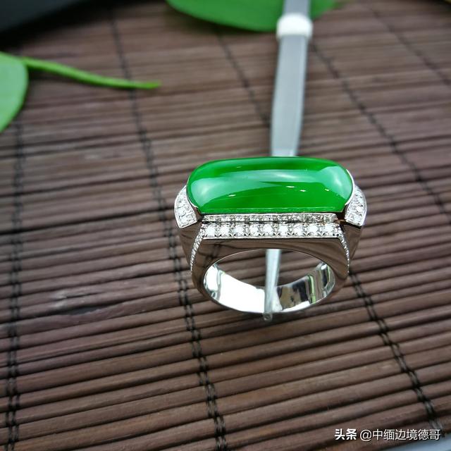 32种翡翠颜色等级排名,玉镯分了几个等级?A货是什么意思？