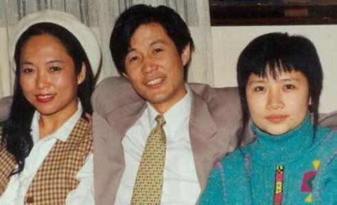 演员李娜:李娜：风靡歌坛十年，从歌坛天后跌落到出家为尼，她到底得罪了谁