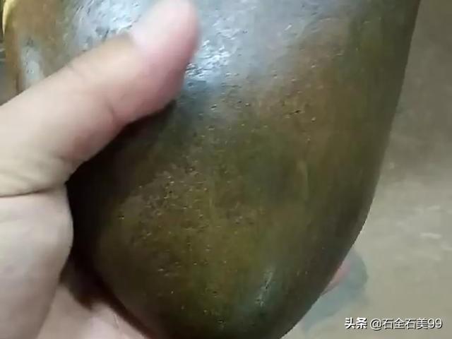 和田玉沙枣青籽料原石价格,12000元能买什么样的和田籽料原石？