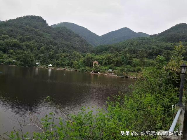 为什么现在偏僻的小山村这么多空心村？