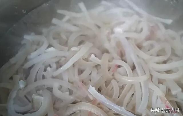 熬制猪皮冻,水和肉皮的比例是多少?怎么熬制更Q弹?
