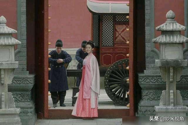 金丝雀鸟笼图片:《清平乐》陈熙春出宫后过的怎么样？ 金丝雀专用鸟笼