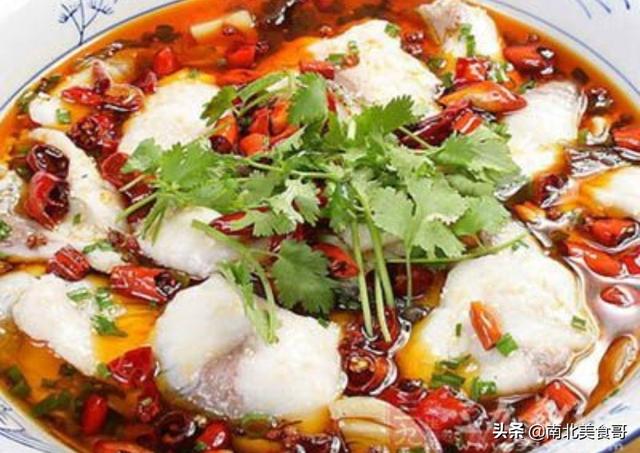餐馆水煮活猫全过程:水煮鱼怎么搞才好呷，冷水煮好还是开水煮好？