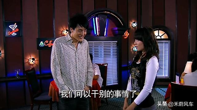 胡一菲和曾小贤吻戏:《爱情公寓》中胡一菲为什么选择了曾小贤而不是吕子乔？