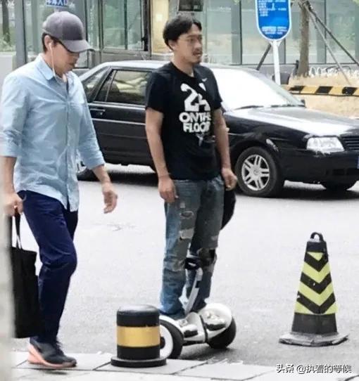 吕丽萍老公:张丰毅对继女比亲儿还亲，现任小娇妻到底有什么魅力呢？