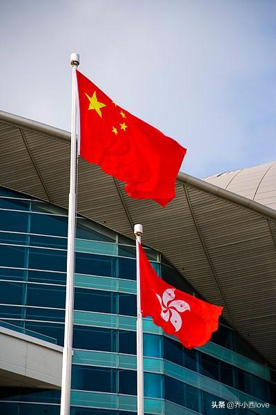邱晨奇葩说:如何看待人民日报评论《奇葩说》选手邱晨事件？