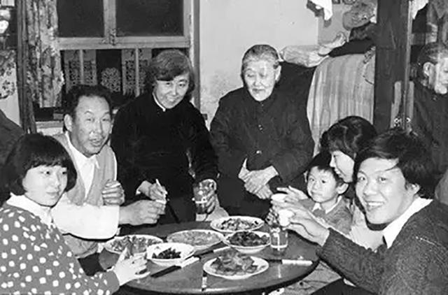 塞北兔图片:什么品种的肉兔好养肉兔都有哪些品种？