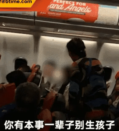 婴儿飞机上哭啼不止,年轻乘客用英语教训
