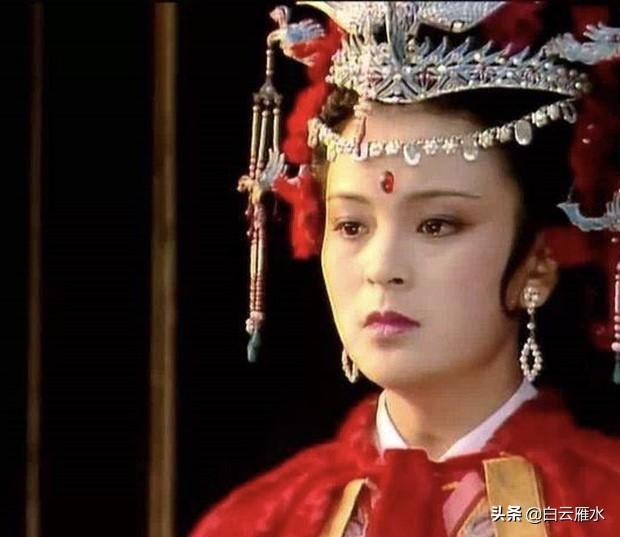 项圈犬奴鼻环:能谈一谈《红楼梦》里的女人们吗？你是怎么看待她们的？