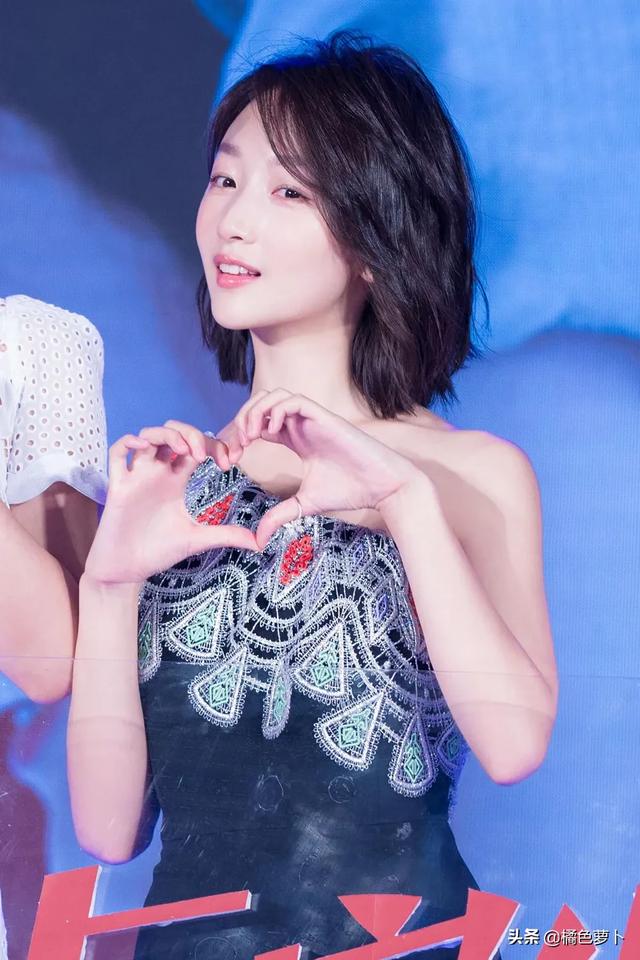 周冬雨合影:周冬雨获得金像奖，她演技好吗？