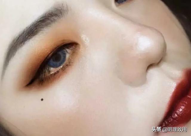 眉间痣，痣，长在脸上哪些部位算是美女？