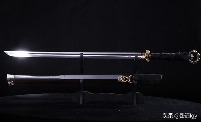 关羽墓出土青龙偃月刀:历史里面的关羽用的什么武器