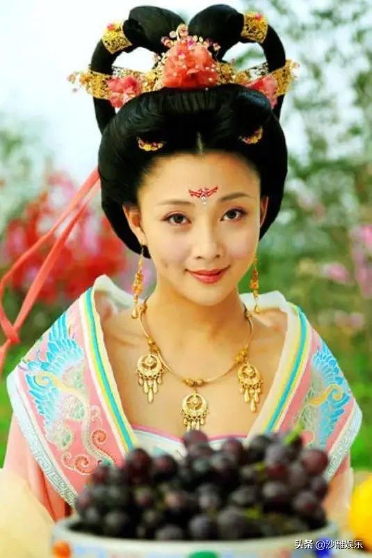 殷桃资料:自从前夫入狱后，41岁“水蜜桃”殷桃，为何至今未婚？