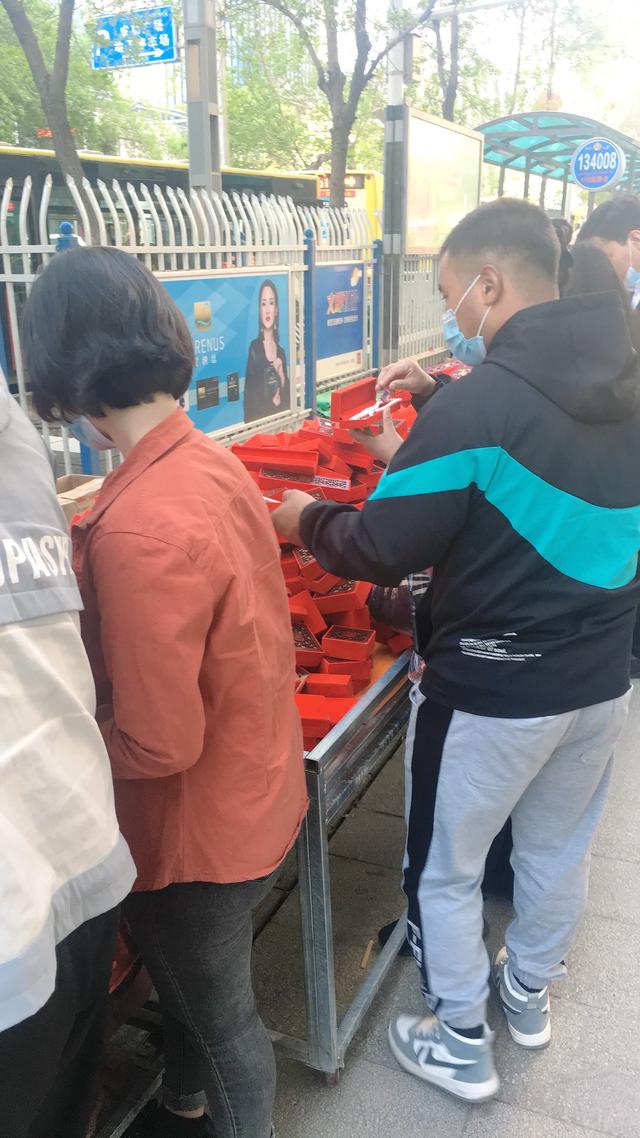 便宜的玉手镯是啥材质,新疆几十块的玉镯怎么样？