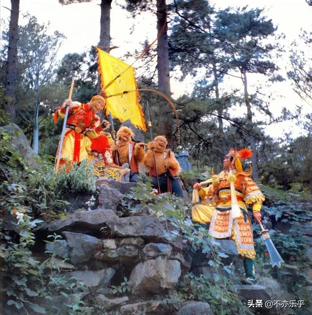 二郎神孙悟空:西游记原著里，二郎神与孙悟空究竟谁的年纪大一些