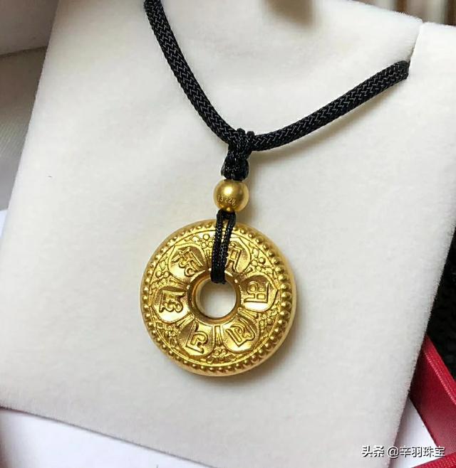 怎么买黄金手镯划算,要订婚金价贵，怎么入手比较划算呢？