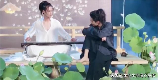 王一博躲在头盔里哭:为什么都说王一博只适合仰慕而不适合做男朋友
