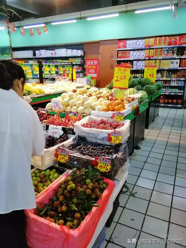 我想开个水果店,哪位大神给指导一下,或者给介绍个加盟商？