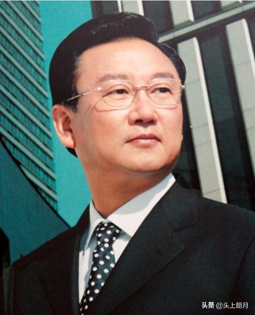 中国男高音歌唱家:我国著名的男高音歌唱家，演唱风格各有千秋，你最喜欢谁呢？