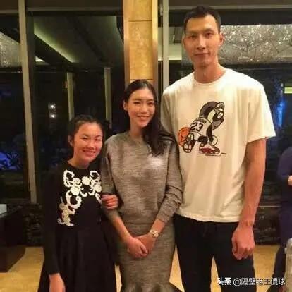 朱芳雨的老婆:为什么很多球迷说易建联遭遇跟腱伤病，妻子荆灵却是最大受益者？