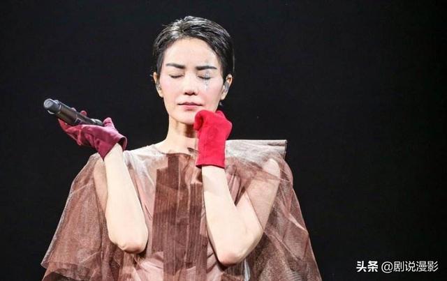 李健王菲:为什么《传奇》没被李健唱火，反而是王菲在春晚上让其蹿红？