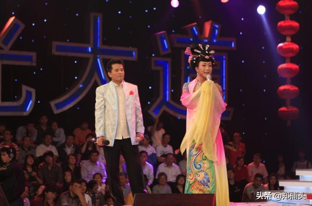 李玉刚是男是女:李玉刚仿女声是天生的还是练成的
