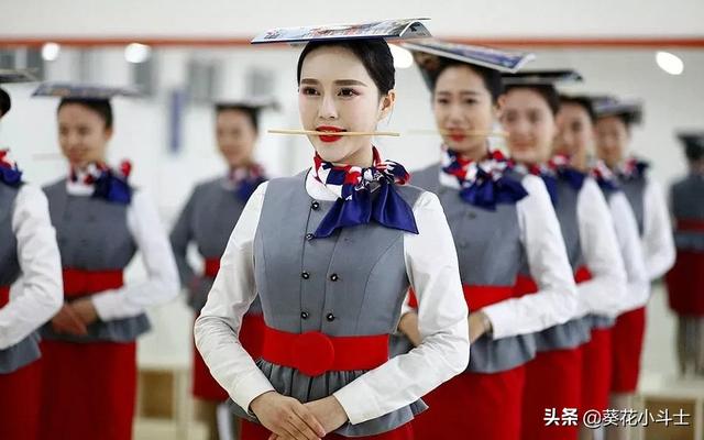 空姐姐一般工资多少？
(图12)