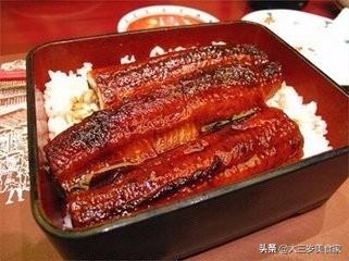 大阪烧和广岛烧到底有啥区别，日本的最出名的美食是什么