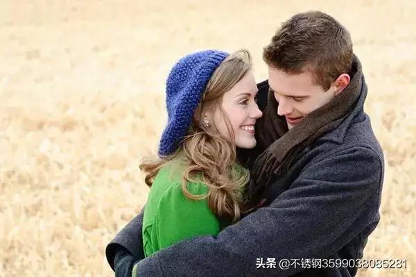 喜欢一个男生,不知道他是不是喜欢我,到底要不要主动表白啊？