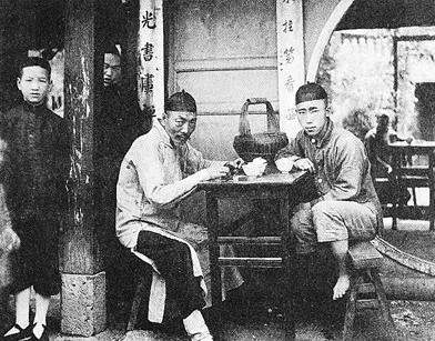 上海酒吧发生械斗:第一次去酒吧夜店是什么感觉