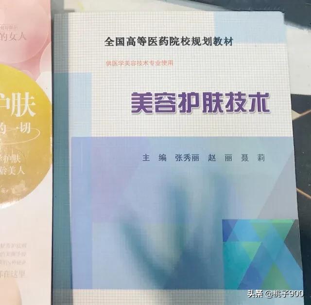 想学宠物美容看什么书比较好:宠物美容培训哪家比较正规？