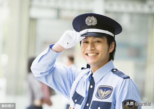 头条问答 - 很多年轻人选择保安这个职业,八个小时或者十二小时工资低