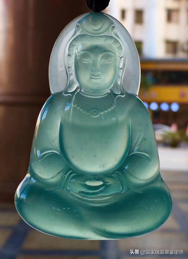 飘黄翡的翡翠是什么料,顶级缅甸玉石晴水料是什么样子的？