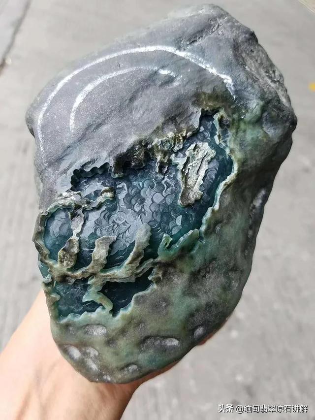 翡翠原石种水等级,翡翠原石皮雾判断法你知道吗？