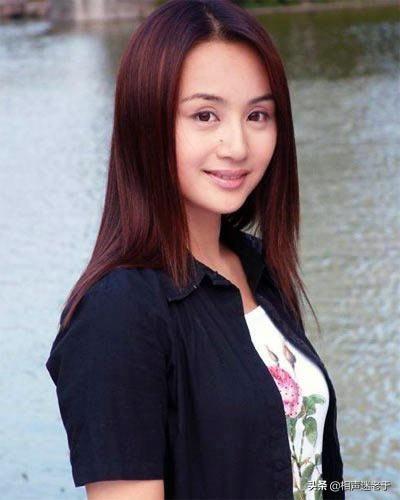 曹颖现在老公是谁:曾主持过春晚的前芒果台一姐曹颖，如今美貌不再，就该被吐槽吗？