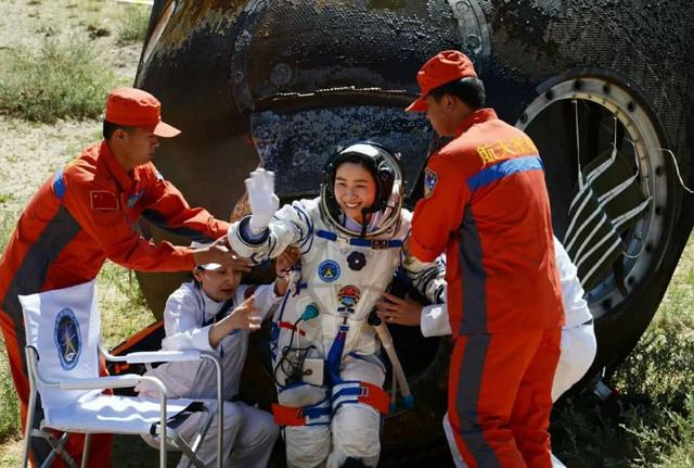 上帝是个宇航员，中国首位女宇航员刘洋，为何没生育就上太空