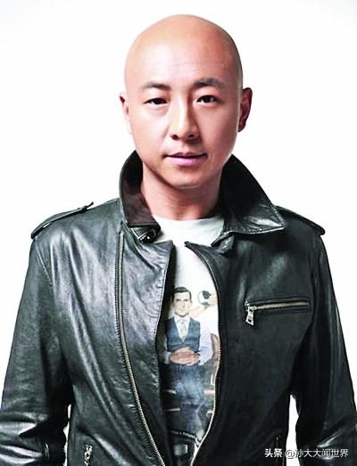 周晓欧:周晓鸥唱歌为什么不戴耳返?