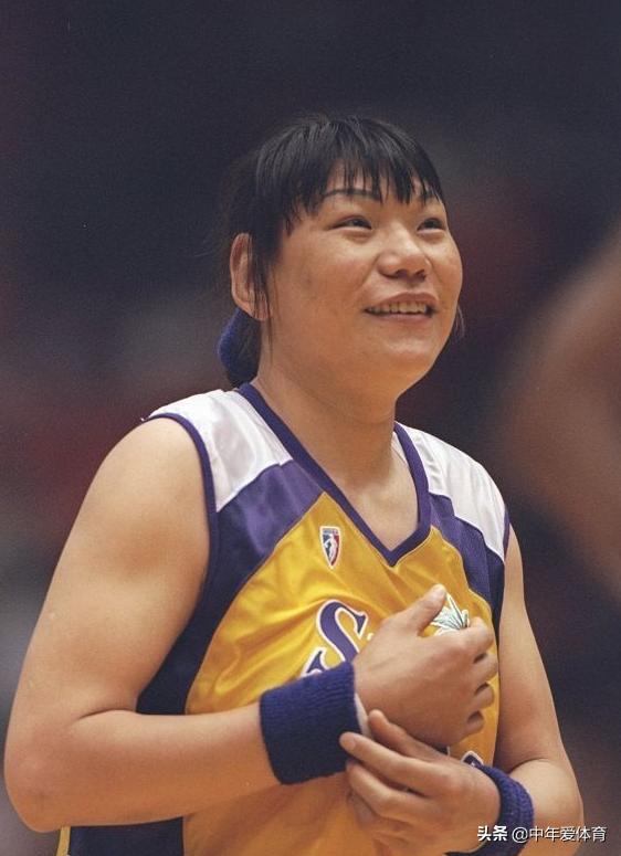 郑海霞有孩子吗:首个加入WNBA的亚洲人，女篮第一中锋郑海霞如今现状如何？