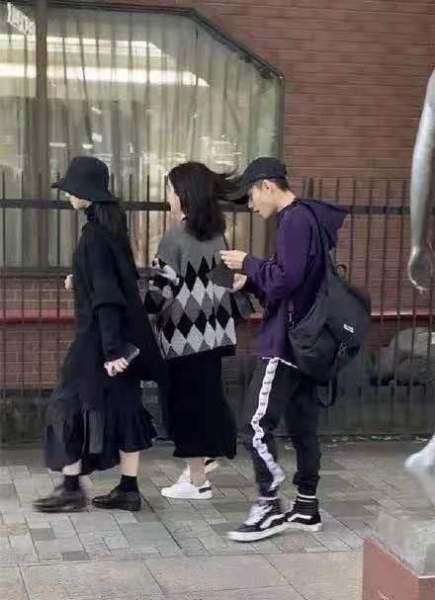 宋妍霏家世:陈伟霆紧盯宋妍霏不放，周扬青看后满脸怒意，三个人是什么关系？