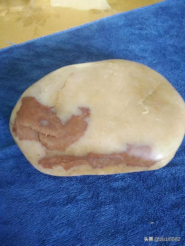 哪种石头最好,你认为钻石、宝石、水晶和玉哪个更好？