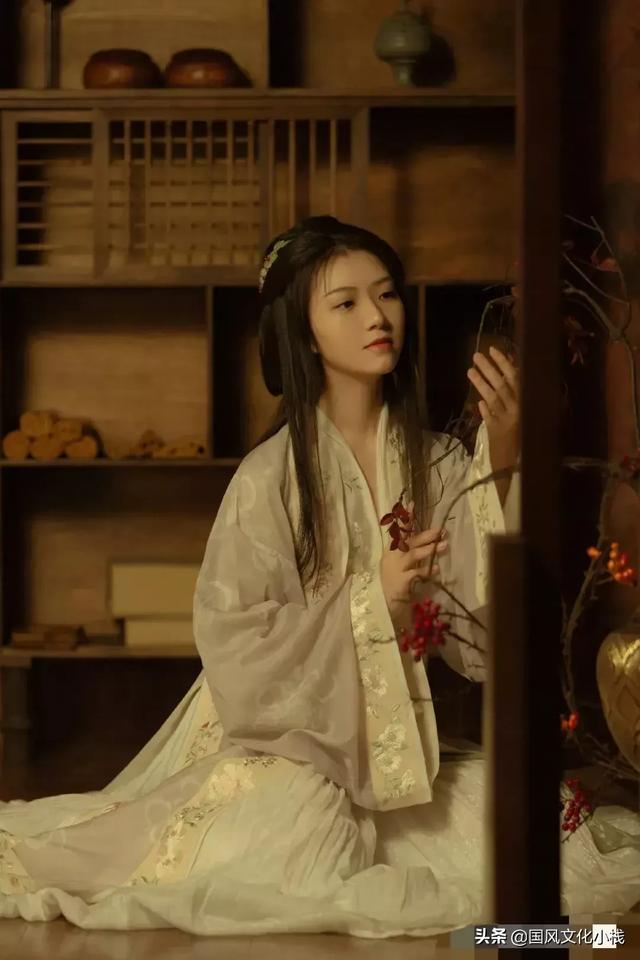 貂蝉被送给关羽后，关羽为什么杀她？
