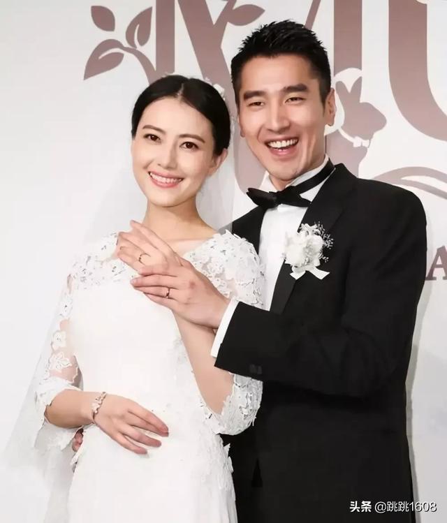 佛语心静的句子:描写莲花并带着禅意的句子都有什么？