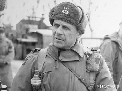 美国五星上将麦克阿瑟是怎样被解职的？为什么？插图24